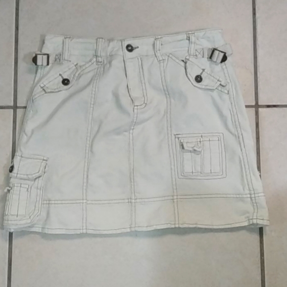 Mid-thigh Skirt - Picture 1 of 2